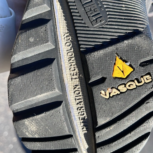 Vasque Gore-Tex XCR hiking shoes women’s size 7.5 or 38. - Picture 3 of 9